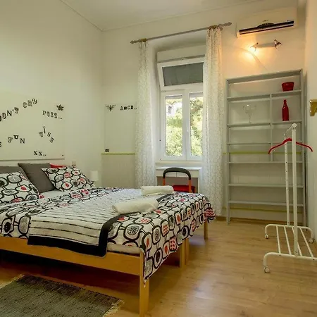 Zaza Apartman *
